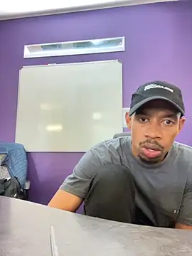 Snapshot of fitsexyman chatting on November 18, 2025, 12:31 pm fitsexyman online show from November 18, 2025, 12:31 pm