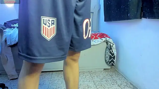 SantiagoRusso18 online show from November 1, 2025, 7:38 pm