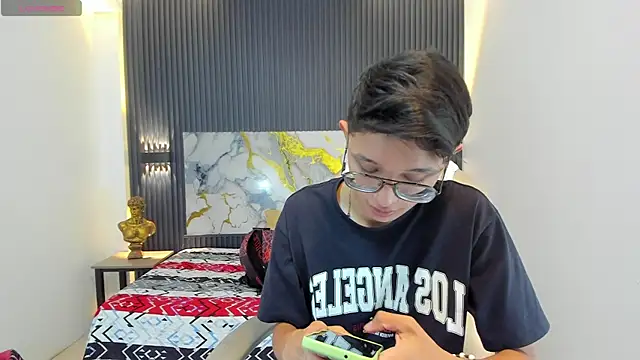 SantiagoRusso18 online show from December 20, 2025, 12:23 pm