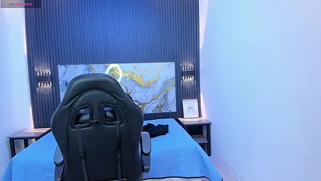 SantiagoRusso18 online show from March 3, 2026, 7:09 pm