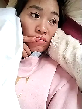 Snapshot of tuyetnhi-00 chatting on November 4, 2025, 5:28 am tuyetnhi-00 online show from November 4, 2025, 5:28 am