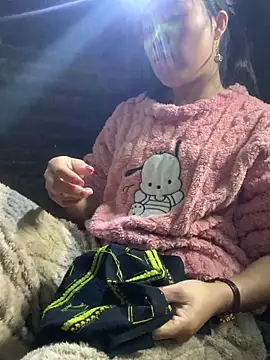 Snapshot of tuyetnhi-00 chatting on December 14, 2025, 2:06 am tuyetnhi-00 online show from December 14, 2025, 2:06 am