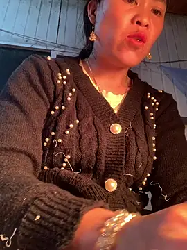 tuyetnhi-00 online show from January 15, 2026, 11:04 am