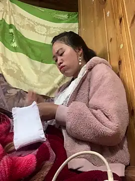 tuyetnhi-00 online show from February 1, 2026, 12:31 am