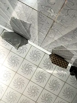 Tiffany-yy online show from October 17, 2025, 6:27 am