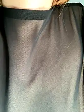 Tiffany-yy online show from December 4, 2025, 4:44 am