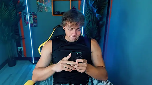 Snapshot of ChaseMuscular chatting on September 20, 2025, 10:27 am ChaseMuscular online show from September 20, 2025, 10:27 am