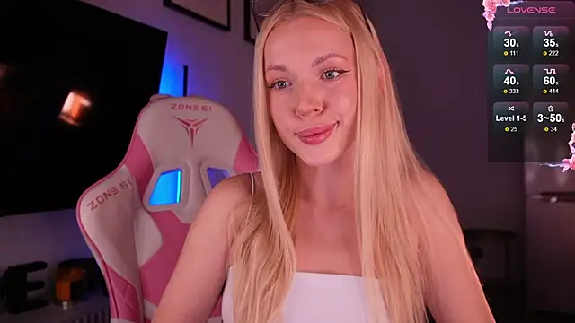 Snapshot of baby_bon chatting on November 17, 2025, 1:39 pm baby bon online show from November 17, 2025, 1:39 pm