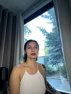 Snapshot of Ella_Vee chatting on September 16, 2025, 4:46 am Ella Vee online show from September 16, 2025, 4:46 am