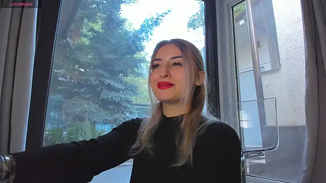 Snapshot of Ella_Vee chatting on October 1, 2025, 5:02 am Ella Vee online show from October 1, 2025, 5:02 am