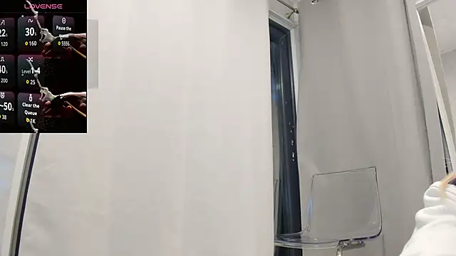 Snapshot of Ella_Vee chatting on October 4, 2025, 3:59 am Ella Vee online show from October 4, 2025, 3:59 am