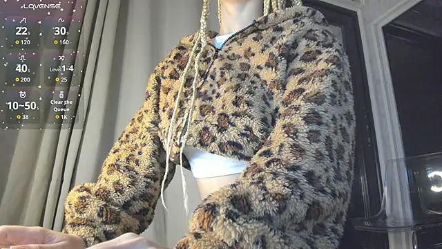 Snapshot of Ella_Vee chatting on October 21, 2025, 2:45 am Ella Vee online show from October 21, 2025, 2:45 am