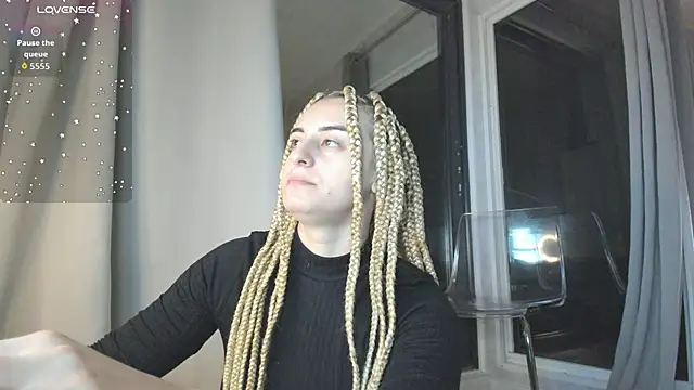 Snapshot of Ella_Vee chatting on October 24, 2025, 2:52 am Ella Vee online show from October 24, 2025, 2:52 am