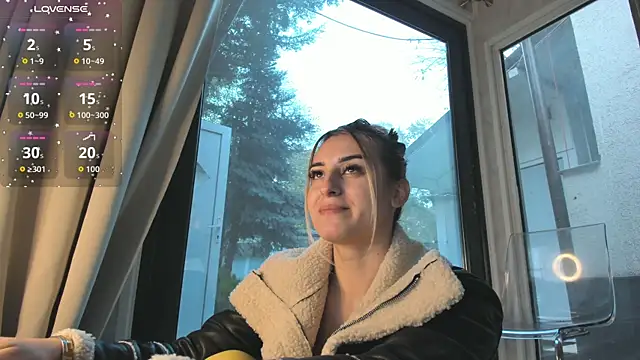 Snapshot of Ella_Vee chatting on November 15, 2025, 6:11 am Ella Vee online show from November 15, 2025, 6:11 am