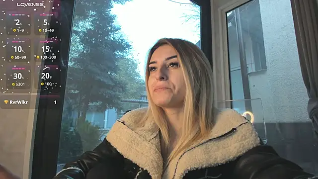 Snapshot of Ella_Vee chatting on November 16, 2025, 6:08 am Ella Vee online show from November 16, 2025, 6:08 am