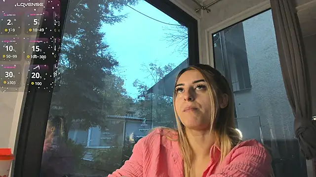 Snapshot of Ella_Vee chatting on November 20, 2025, 6:02 am Ella Vee online show from November 20, 2025, 6:02 am