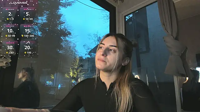 Snapshot of Ella_Vee chatting on December 5, 2025, 5:38 am Ella Vee online show from December 5, 2025, 5:38 am