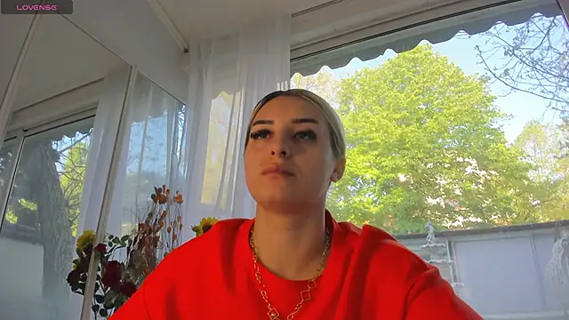 Ella Vee online show from April 23, 2026, 5:19 am