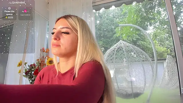 Ella Vee online show from June 12, 2026, 5:17 am