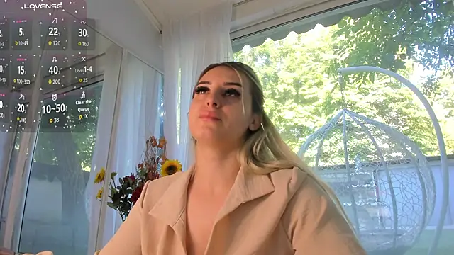 Ella Vee online show from June 14, 2026, 5:53 am