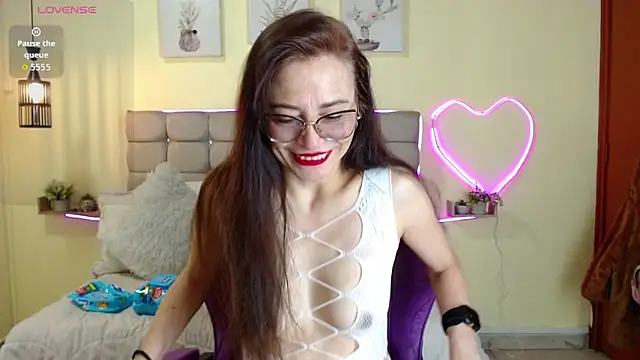  naomi s online show from June 15, 2026, 1:46 pm