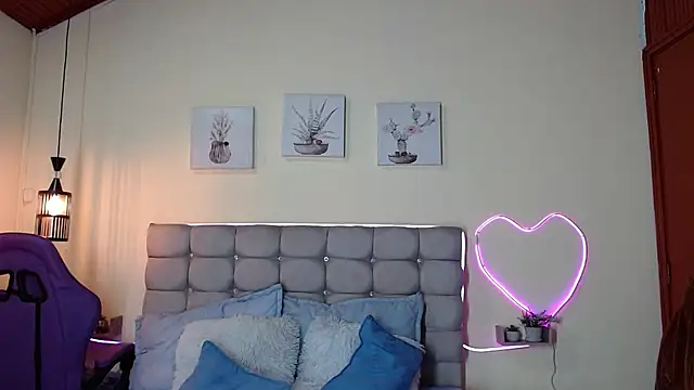  naomi s online show from July 11, 2026, 1:47 pm