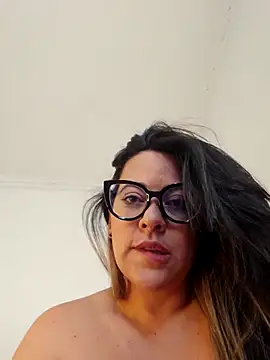 Nicoleefaith  online show from May 9, 2026, 11:48 am