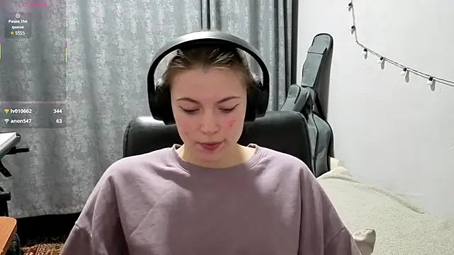 CutieAnny online show from April 27, 2026, 9:24 pm