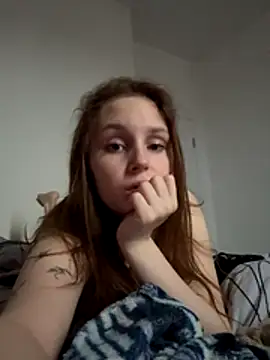 HoneyLace  online show from December 3, 2025, 11:08 am