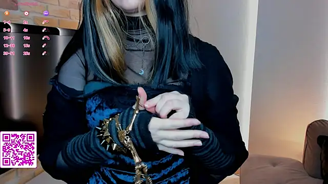 Snapshot of EvaBlimey chatting on September 13, 2025, 4:56 am EvaBlimey online show from September 13, 2025, 4:56 am