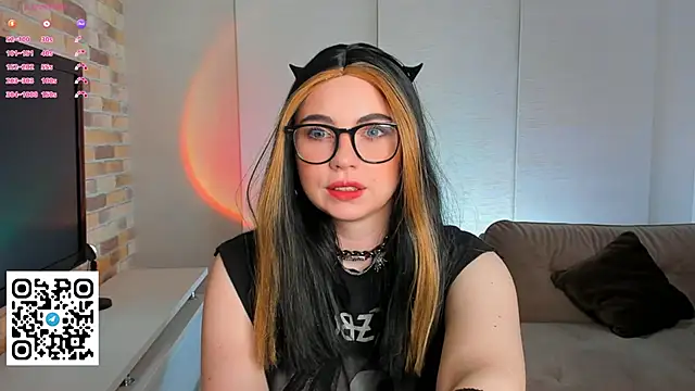 Snapshot of EvaBlimey chatting on September 24, 2025, 4:49 am EvaBlimey online show from September 24, 2025, 4:49 am