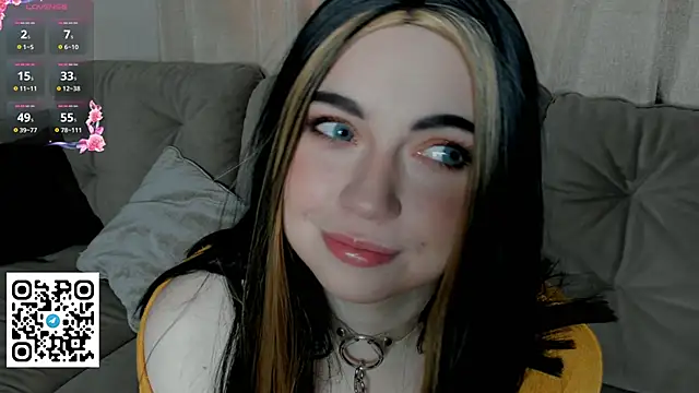 Snapshot of EvaBlimey chatting on October 3, 2025, 5:37 am EvaBlimey online show from October 3, 2025, 5:37 am