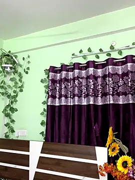 Snapshot of V-Hot-Sweti chatting on September 20, 2025, 6:31 pm V-Hot-Sweti online show from September 20, 2025, 6:31 pm