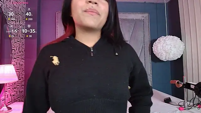 Manelyk evanss  online show from February 9, 2026, 5:17 pm