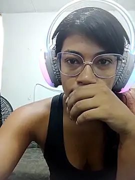 Dulce2415 online show from May 20, 2026, 5:19 pm