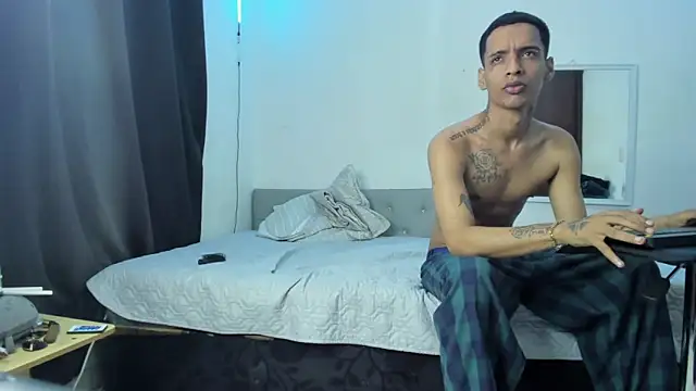 Snapshot of twinkDuohot chatting on October 12, 2025, 11:59 pm twinkDuohot online show from October 12, 2025, 11:59 pm