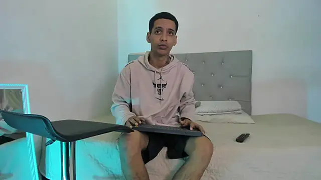 Snapshot of twinkDuohot chatting on October 21, 2025, 12:44 am twinkDuohot online show from October 21, 2025, 12:44 am