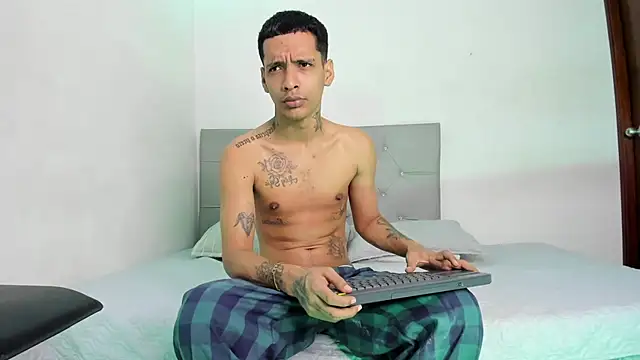 Snapshot of twinkDuohot chatting on November 5, 2025, 3:17 am twinkDuohot online show from November 5, 2025, 3:17 am