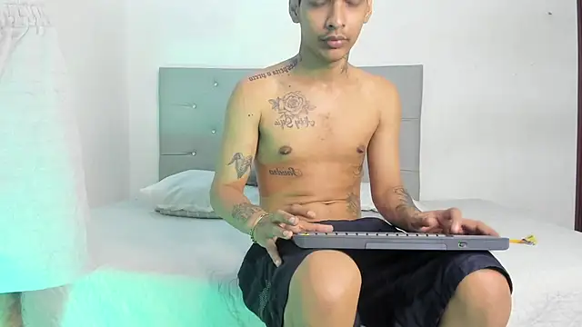 Snapshot of twinkDuohot chatting on December 18, 2025, 11:44 pm twinkDuohot online show from December 18, 2025, 11:44 pm