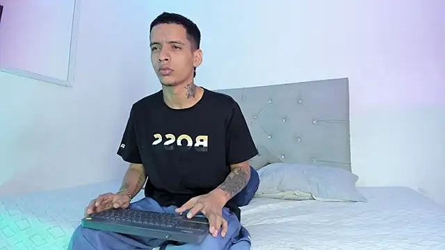 Snapshot of twinkDuohot chatting on February 14, 2026, 12:18 am twinkDuohot online show from February 14, 2026, 12:18 am