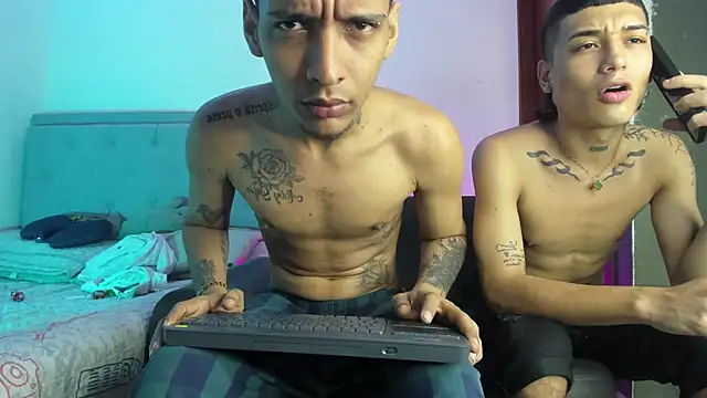 Snapshot of twinkDuohot chatting on April 1, 2026, 12:11 am twinkDuohot online show from April 1, 2026, 12:11 am