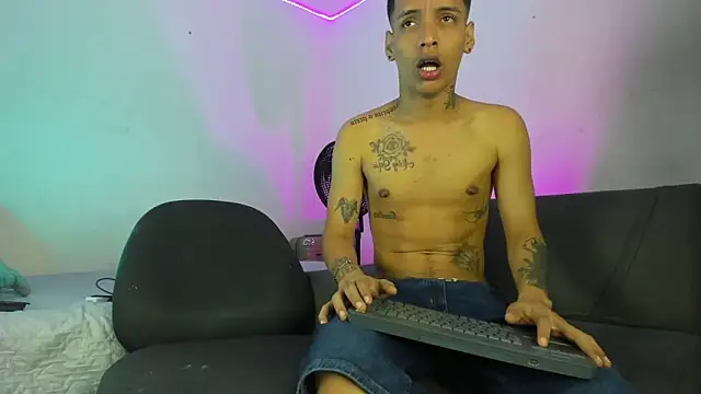 twinkDuohot online show from May 8, 2026, 7:41 pm