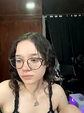 Snapshot of sukubo__ chatting on December 19, 2025, 4:19 am sukubo online show from December 19, 2025, 4:19 am