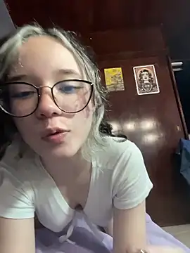 Snapshot of sukubo__ chatting on February 3, 2026, 6:22 am sukubo online show from February 3, 2026, 6:22 am