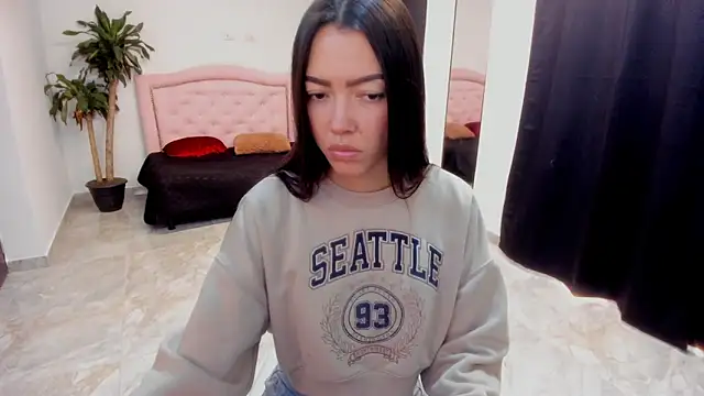 Snapshot of fox_valerie chatting on November 1, 2025, 2:19 pm fox valerie online show from November 1, 2025, 2:19 pm