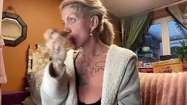 xl uk top trans online show from January 13, 2026, 9:03 am