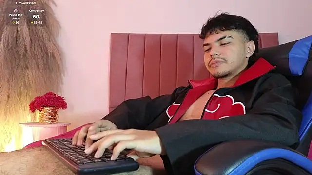 Snapshot of Snowlann chatting on October 28, 2025, 12:30 pm Snowlann online show from October 28, 2025, 12:30 pm