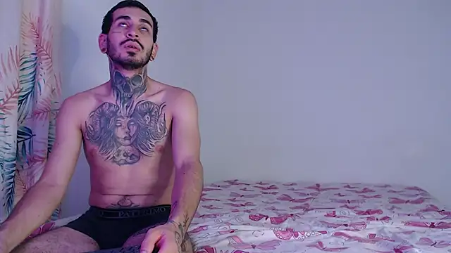 Snapshot of Tyler2y_luna chatting on November 6, 2025, 3:40 am Tyler2y luna online show from November 6, 2025, 3:40 am