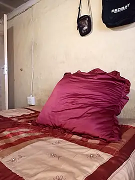 Snapshot of Hluga_25 chatting on November 5, 2025, 4:23 am Hluga 25 online show from November 5, 2025, 4:23 am