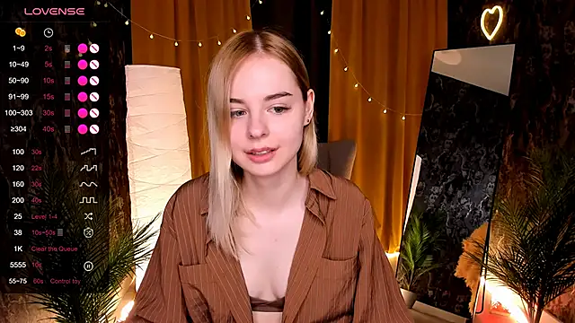 LillianShine online show from April 26, 2026, 7:50 am